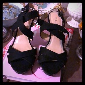 Chinese Laundry size 6 black heels